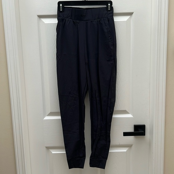 Nike high waisted joggers - Picture 1 of 10